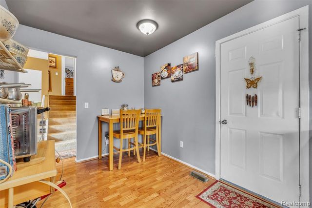 22672 Woodcreek Drive, Brownstown, MI 48134