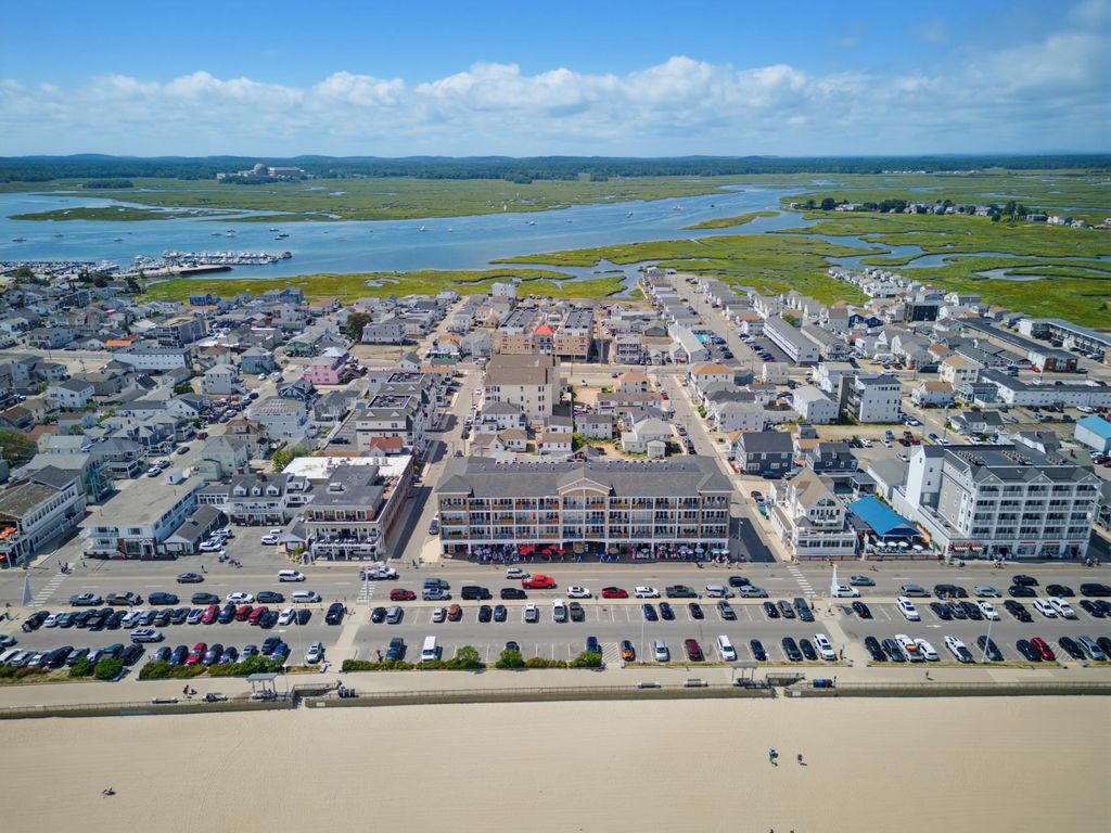 Image 1 of property listing at 83 Ocean Blvd # 303, Hampton, NH 03842
