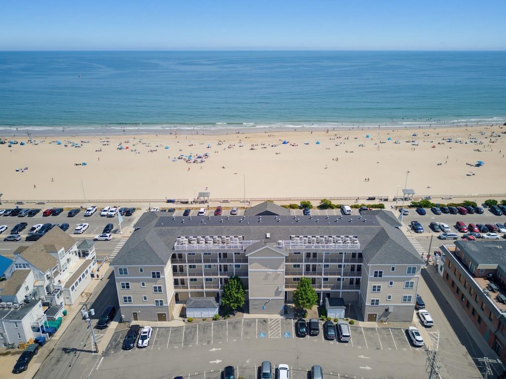 Image 2 of property listing at 83 Ocean Blvd # 303, Hampton, NH 03842