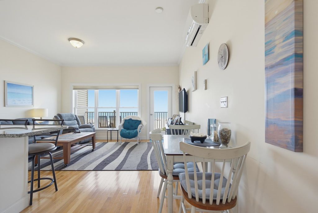 Image 12 of property listing at 83 Ocean Blvd # 303, Hampton, NH 03842
