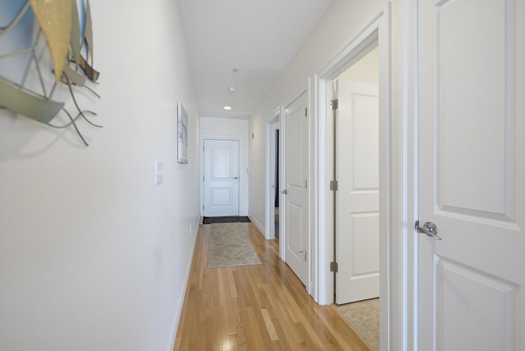 Image 13 of property listing at 83 Ocean Blvd # 303, Hampton, NH 03842