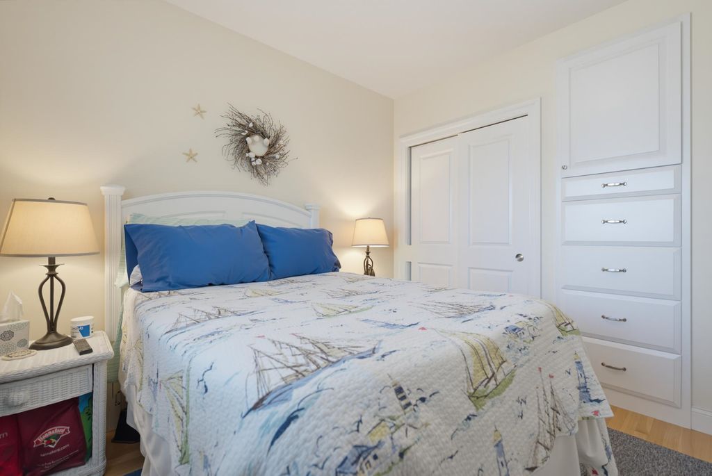 Image 15 of property listing at 83 Ocean Blvd # 303, Hampton, NH 03842