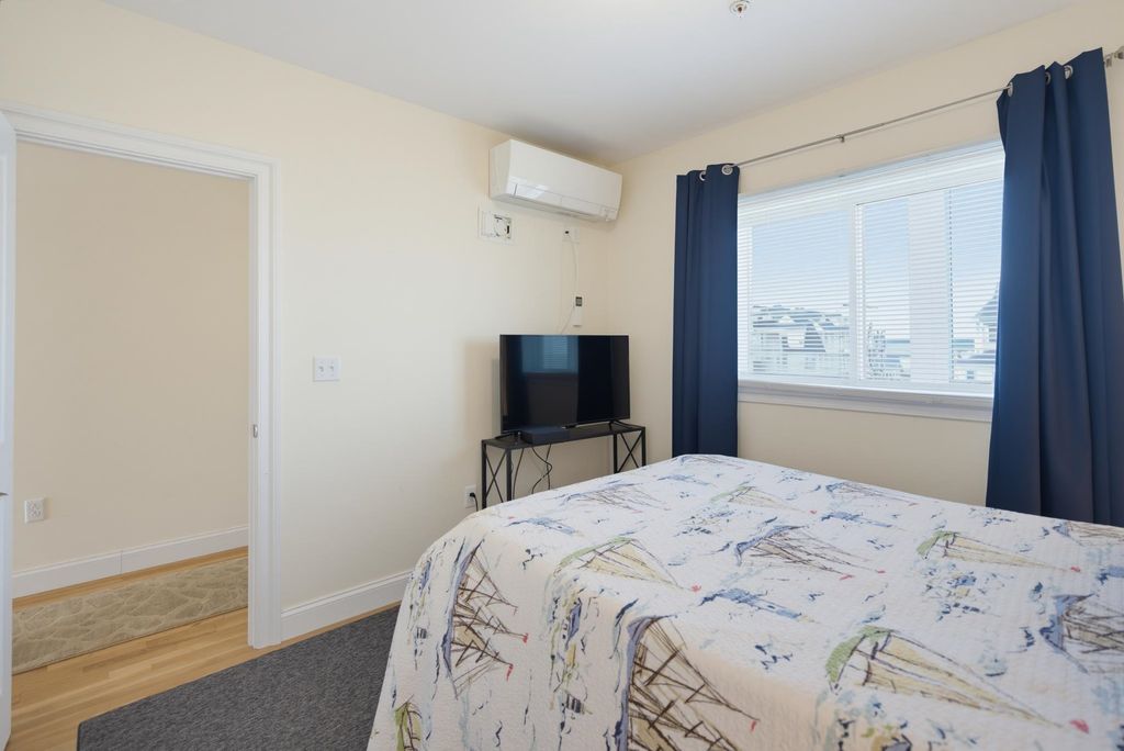 Image 16 of property listing at 83 Ocean Blvd # 303, Hampton, NH 03842