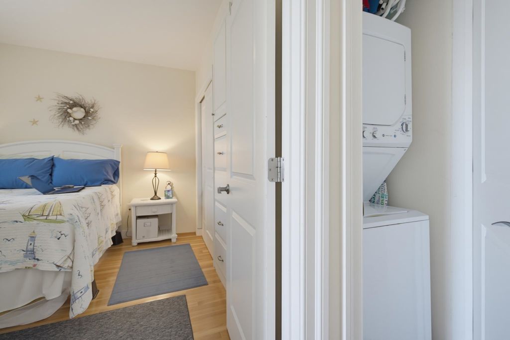 Image 19 of property listing at 83 Ocean Blvd # 303, Hampton, NH 03842