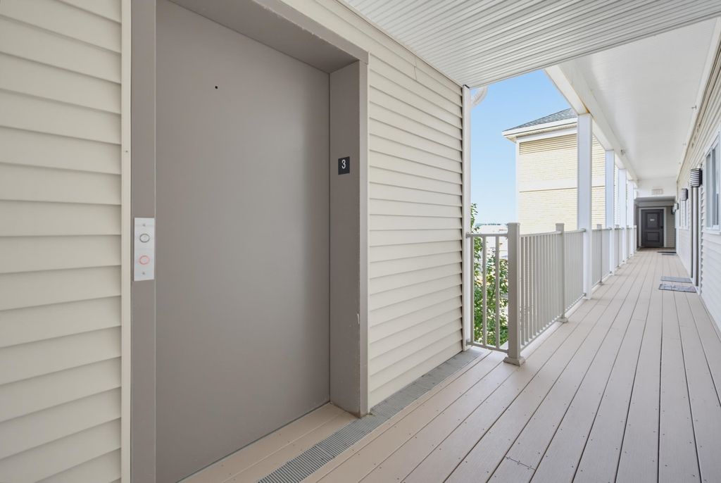 Image 20 of property listing at 83 Ocean Blvd # 303, Hampton, NH 03842