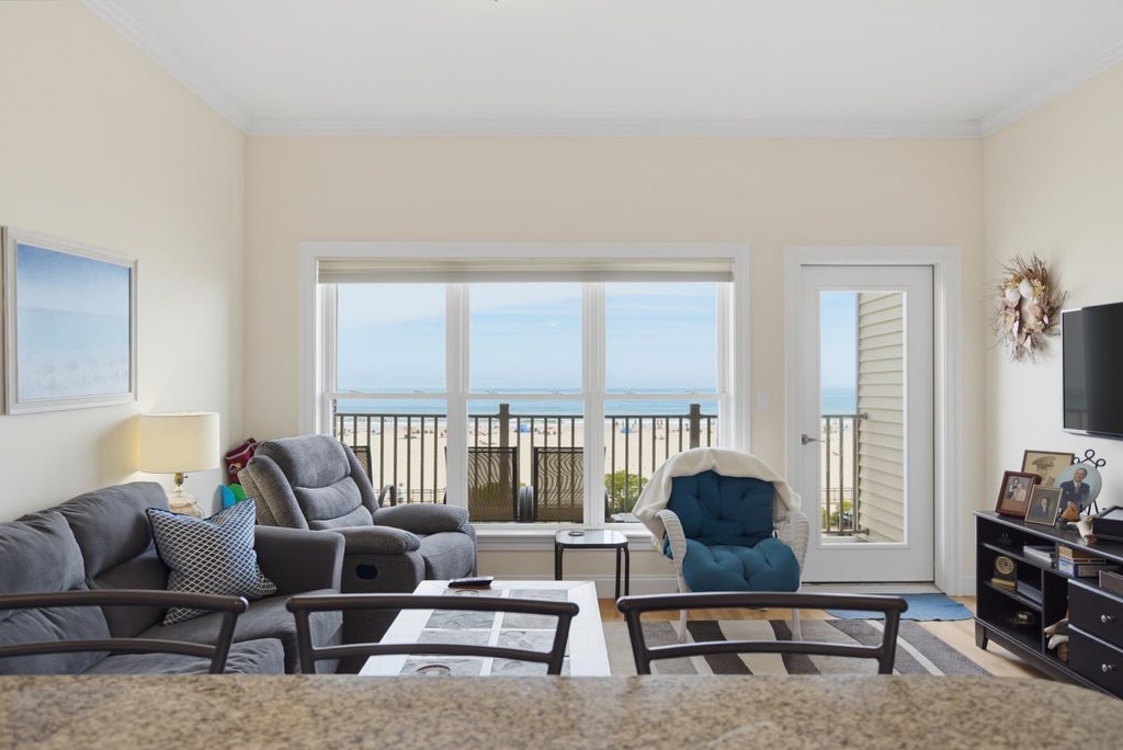 Image 3 of property listing at 83 Ocean Blvd # 303, Hampton, NH 03842