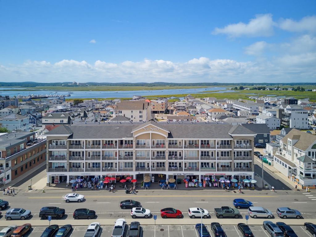 Image 25 of property listing at 83 Ocean Blvd # 303, Hampton, NH 03842