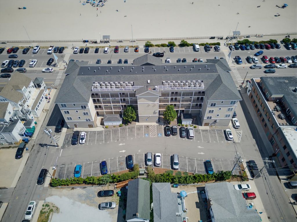 Image 27 of property listing at 83 Ocean Blvd # 303, Hampton, NH 03842