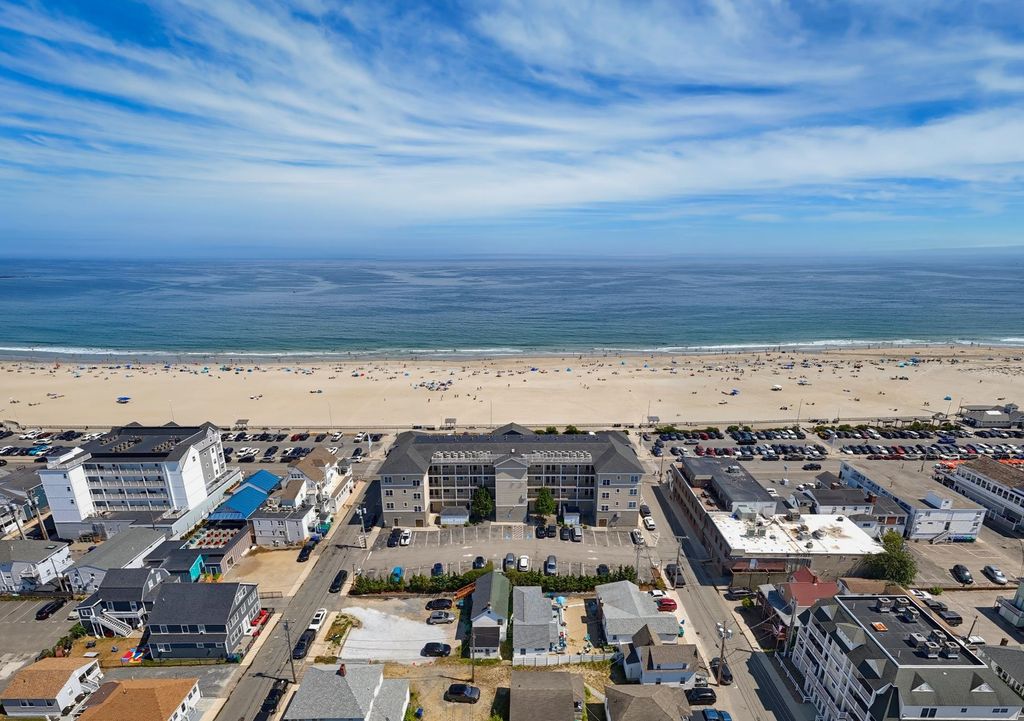 Image 28 of property listing at 83 Ocean Blvd # 303, Hampton, NH 03842