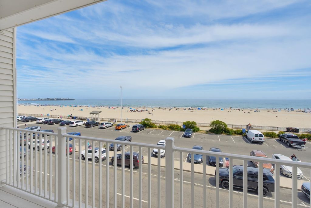 Image 4 of property listing at 83 Ocean Blvd # 303, Hampton, NH 03842