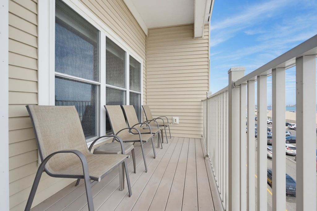Image 6 of property listing at 83 Ocean Blvd # 303, Hampton, NH 03842