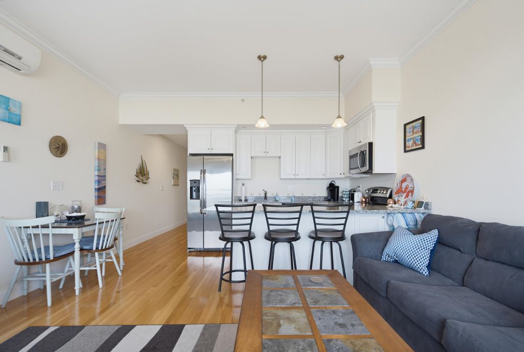 Image 10 of property listing at 83 Ocean Blvd # 303, Hampton, NH 03842