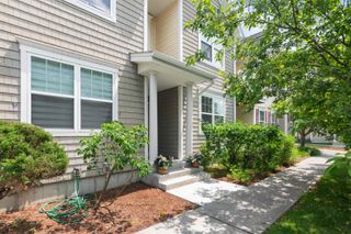 67 Pearl St Unit 8, Essex Junction, VT 05452