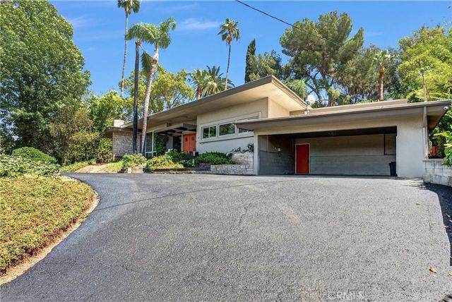 5008 Myrtle Ave., Riverside, CA 92506