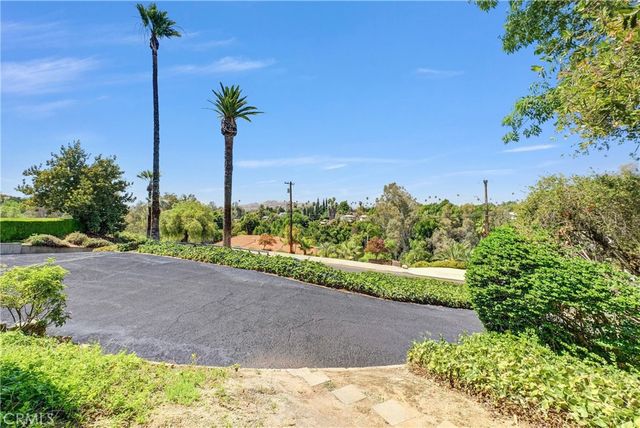 5008 Myrtle Ave., Riverside, CA 92506