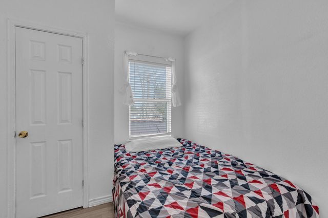 114 Crepe Myrtle PKWY, Elgin, TX 78621