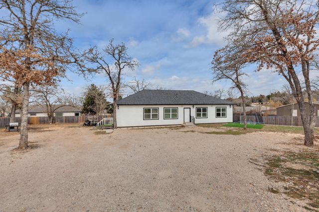 114 Crepe Myrtle PKWY, Elgin, TX 78621