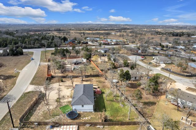 114 Crepe Myrtle PKWY, Elgin, TX 78621