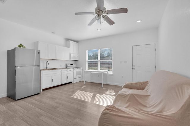 114 Crepe Myrtle PKWY, Elgin, TX 78621