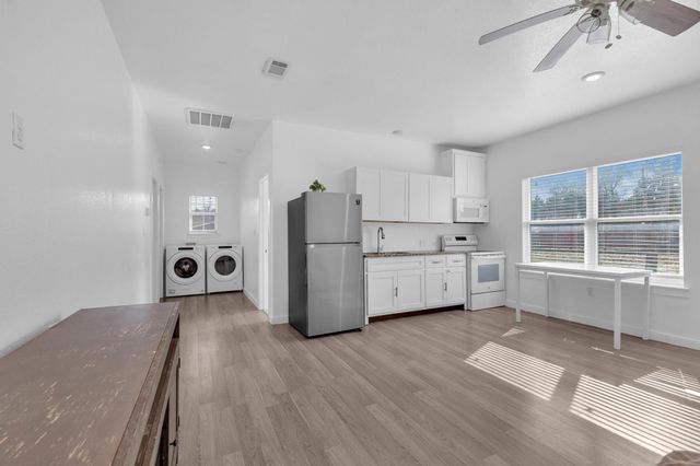 114 Crepe Myrtle PKWY, Elgin, TX 78621