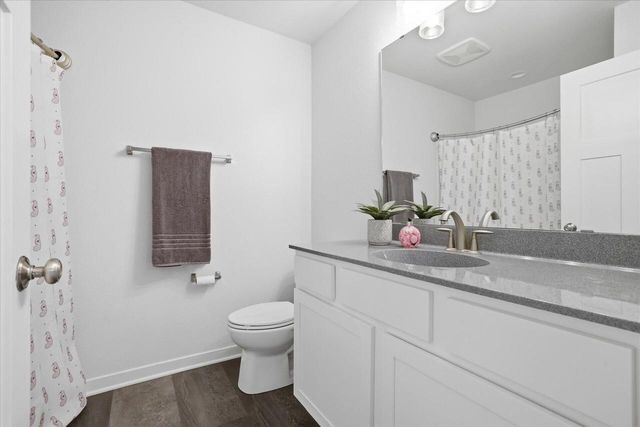 N67W25333 Breckenridge COURT, Sussex, WI 53089