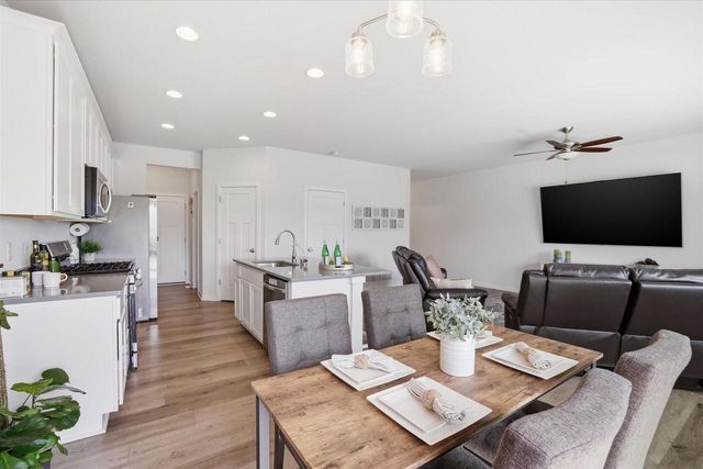 N67W25333 Breckenridge COURT, Sussex, WI 53089