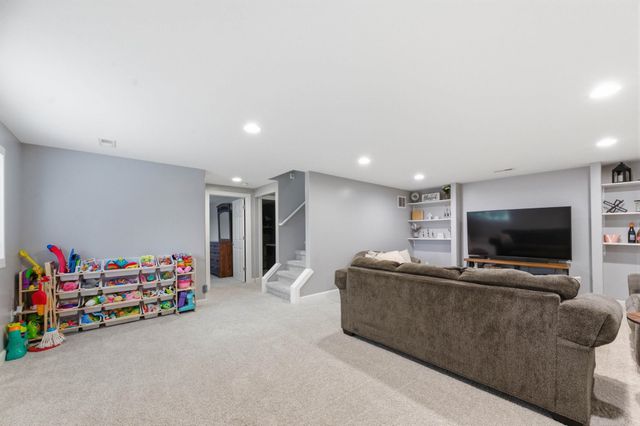 2653 E Spring Hill Ct, Goddard, KS 67052