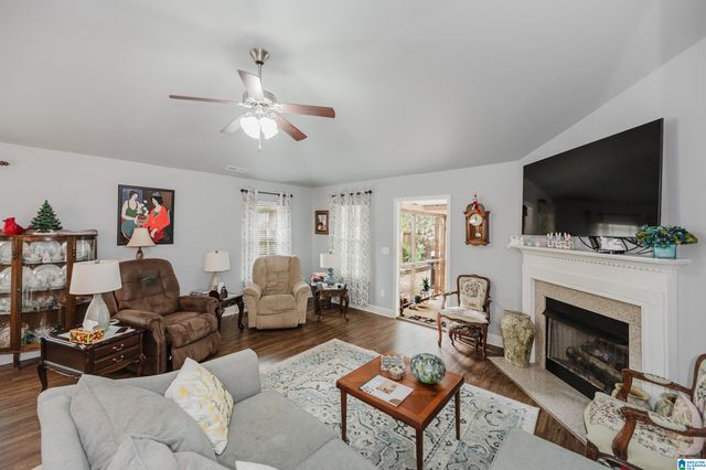 300 VINCENT STREET, Alabaster, AL 35007