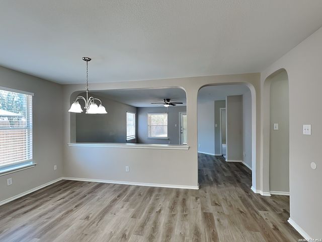 231 Cardinal Way, San Antonio, TX 78253