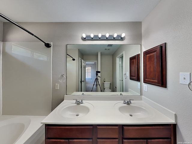 231 Cardinal Way, San Antonio, TX 78253