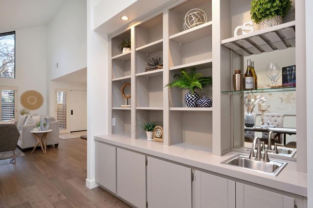 1828 Discovery Village Ln, Gold River, CA 95670