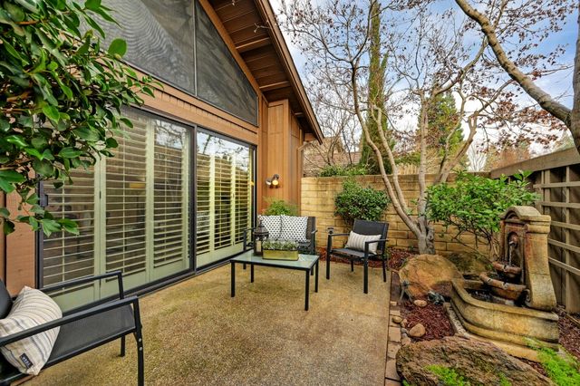 1828 Discovery Village Ln, Gold River, CA 95670