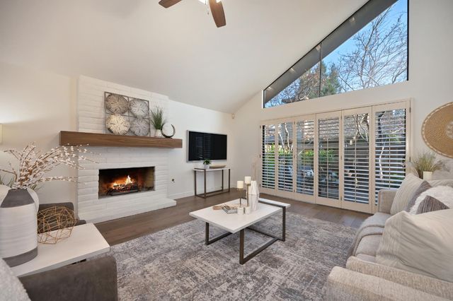 1828 Discovery Village Ln, Gold River, CA 95670