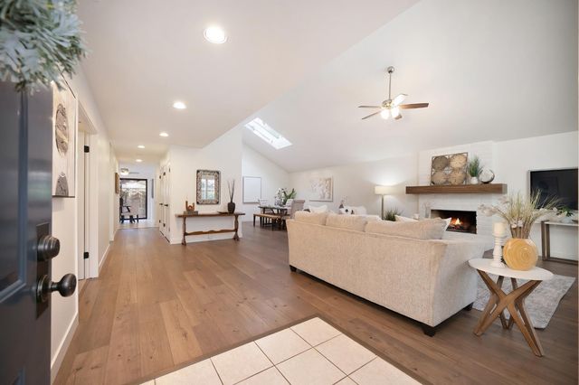 1828 Discovery Village Ln, Gold River, CA 95670