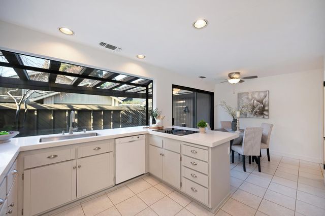 1828 Discovery Village Ln, Gold River, CA 95670