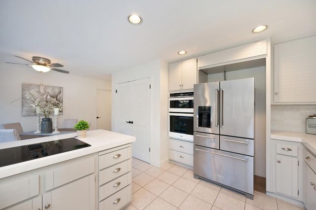 1828 Discovery Village Ln, Gold River, CA 95670