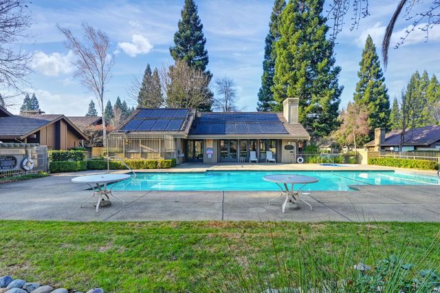 1828 Discovery Village Ln, Gold River, CA 95670