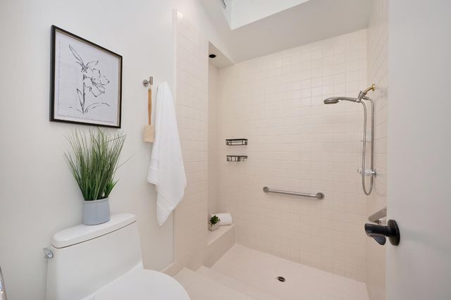 1828 Discovery Village Ln, Gold River, CA 95670