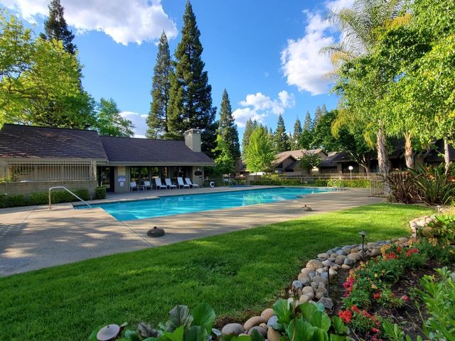 1828 Discovery Village Ln, Gold River, CA 95670