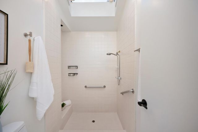 1828 Discovery Village Ln, Gold River, CA 95670