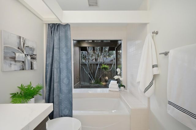 1828 Discovery Village Ln, Gold River, CA 95670