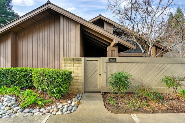 1828 Discovery Village Ln, Gold River, CA 95670