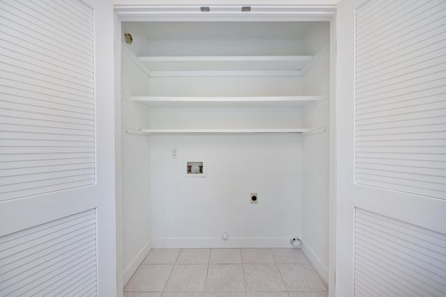 1828 Discovery Village Ln, Gold River, CA 95670