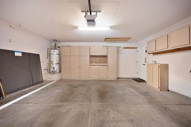 1828 Discovery Village Ln, Gold River, CA 95670