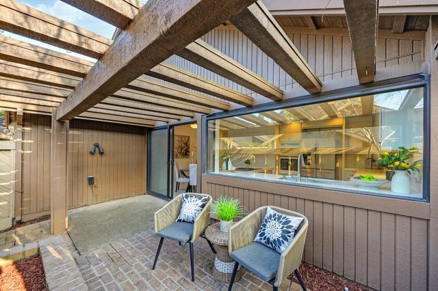 1828 Discovery Village Ln, Gold River, CA 95670