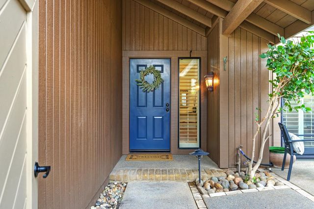 1828 Discovery Village Ln, Gold River, CA 95670