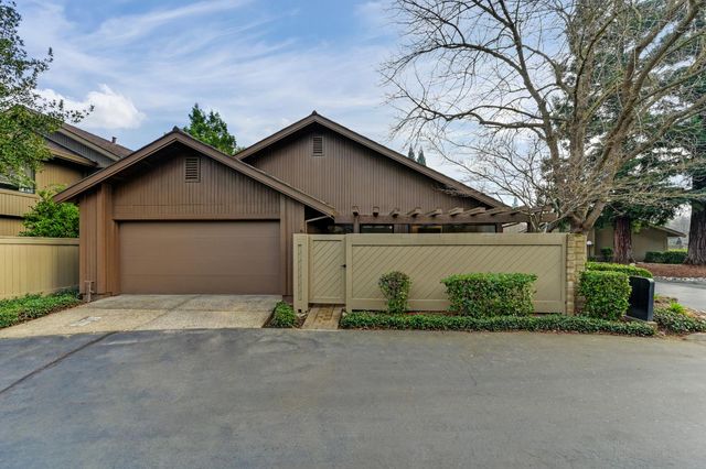 1828 Discovery Village Ln, Gold River, CA 95670