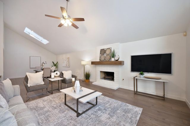 1828 Discovery Village Ln, Gold River, CA 95670