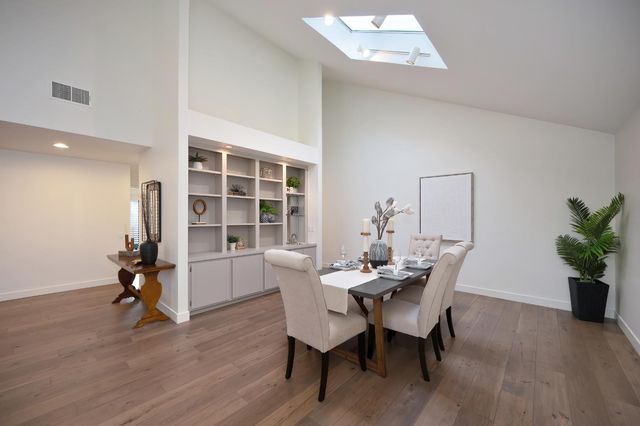 1828 Discovery Village Ln, Gold River, CA 95670