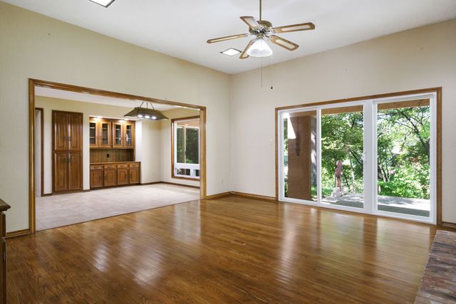 2901 N Sunbeck Circle, Farmers Branch, TX 75234